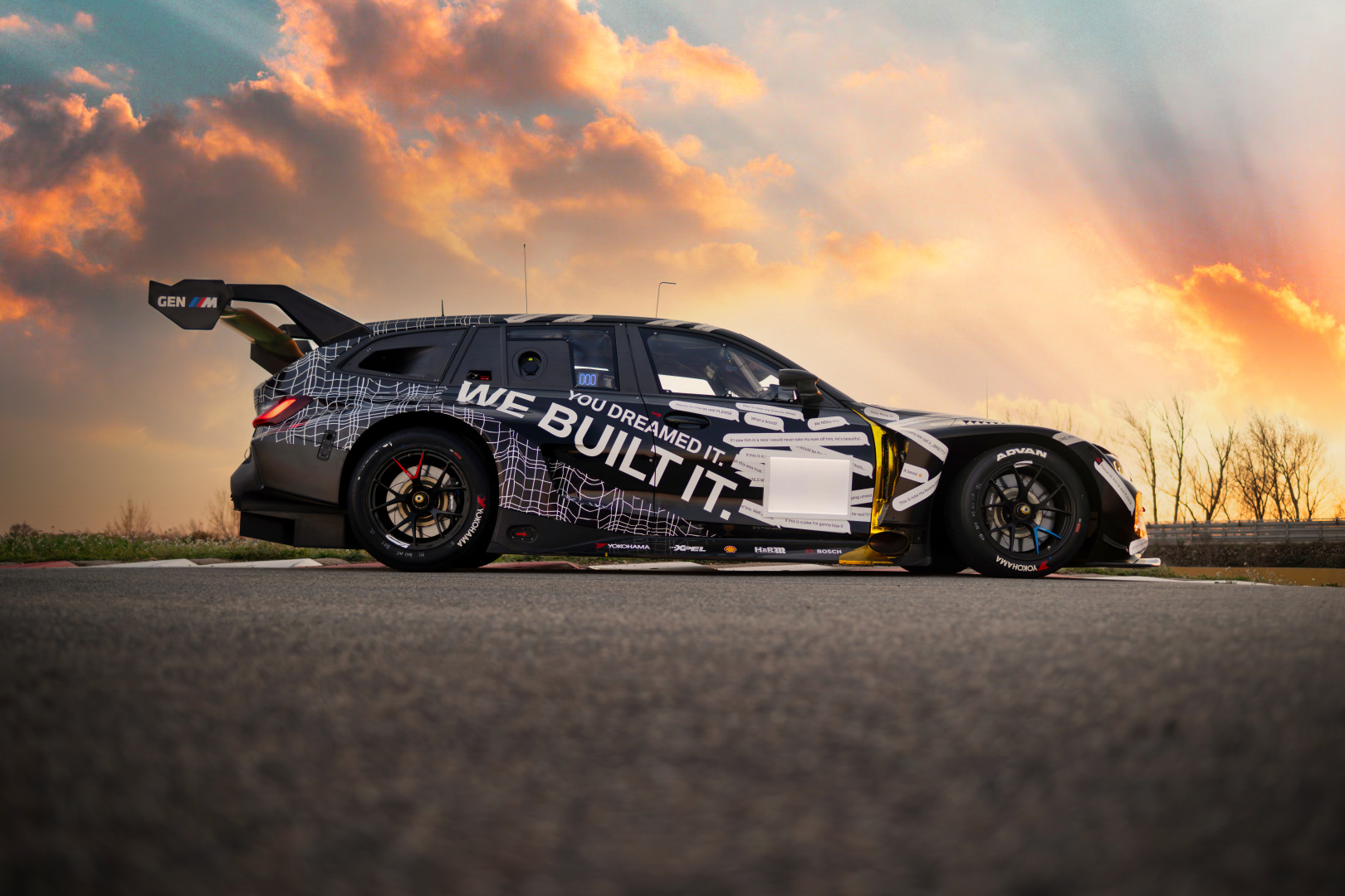 SMALL_P90632514_highRes